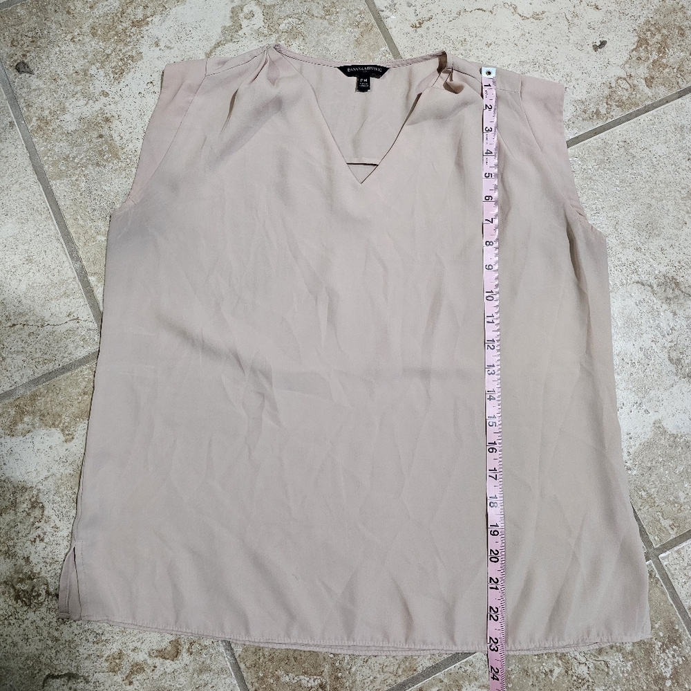 Banana Republic Womens Petite Medium Blush V Neck Blouse Minimalist Workwear - Picture 6 of 6